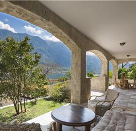 5 bedroom bayside villa with pool near Kotor, sleeps 12